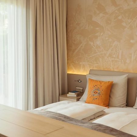 Strandhotel Am Weissensee Exterior photo