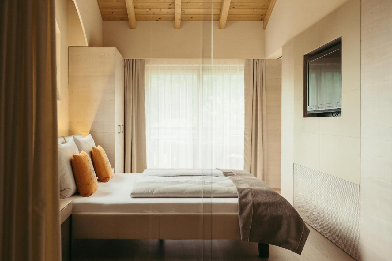 Strandhotel Am Weissensee Exterior photo
