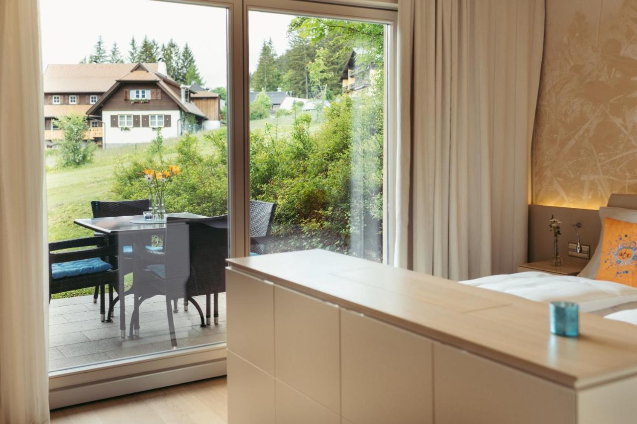 Strandhotel Am Weissensee Exterior photo