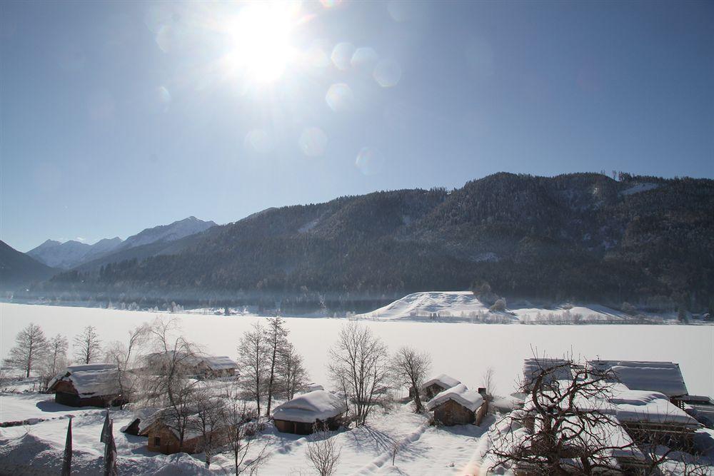 Strandhotel Am Weissensee Exterior photo