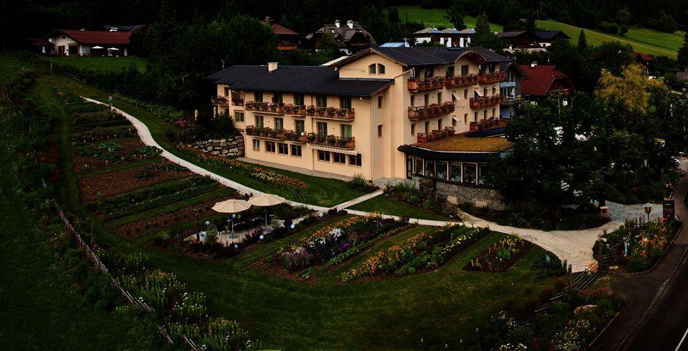 Strandhotel Am Weissensee Exterior photo