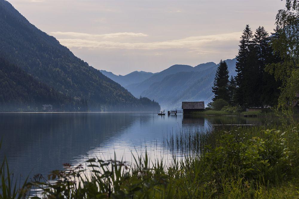 Strandhotel Am Weissensee Exterior photo